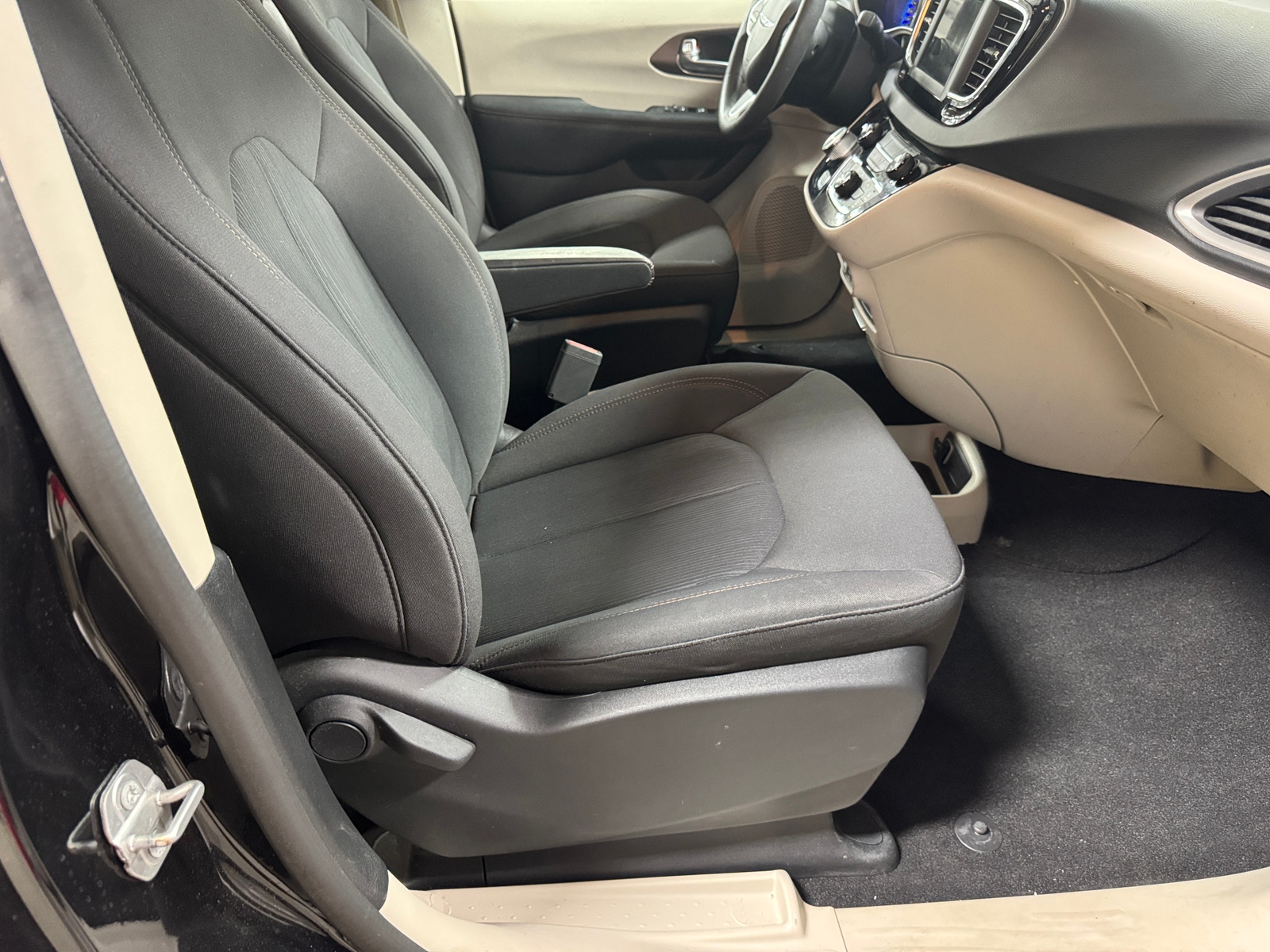 Thumbnail: 2019 Chrysler Pacifica - 2