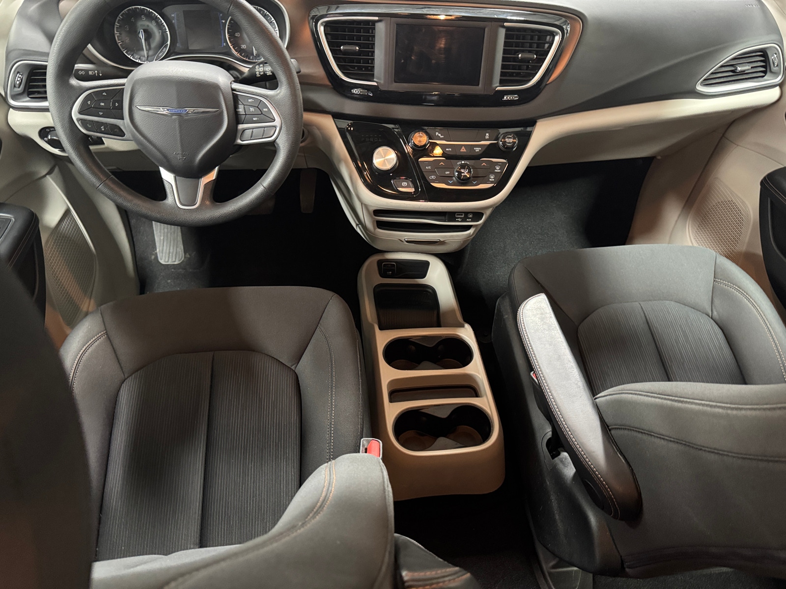 Thumbnail: 2019 Chrysler Pacifica - 3