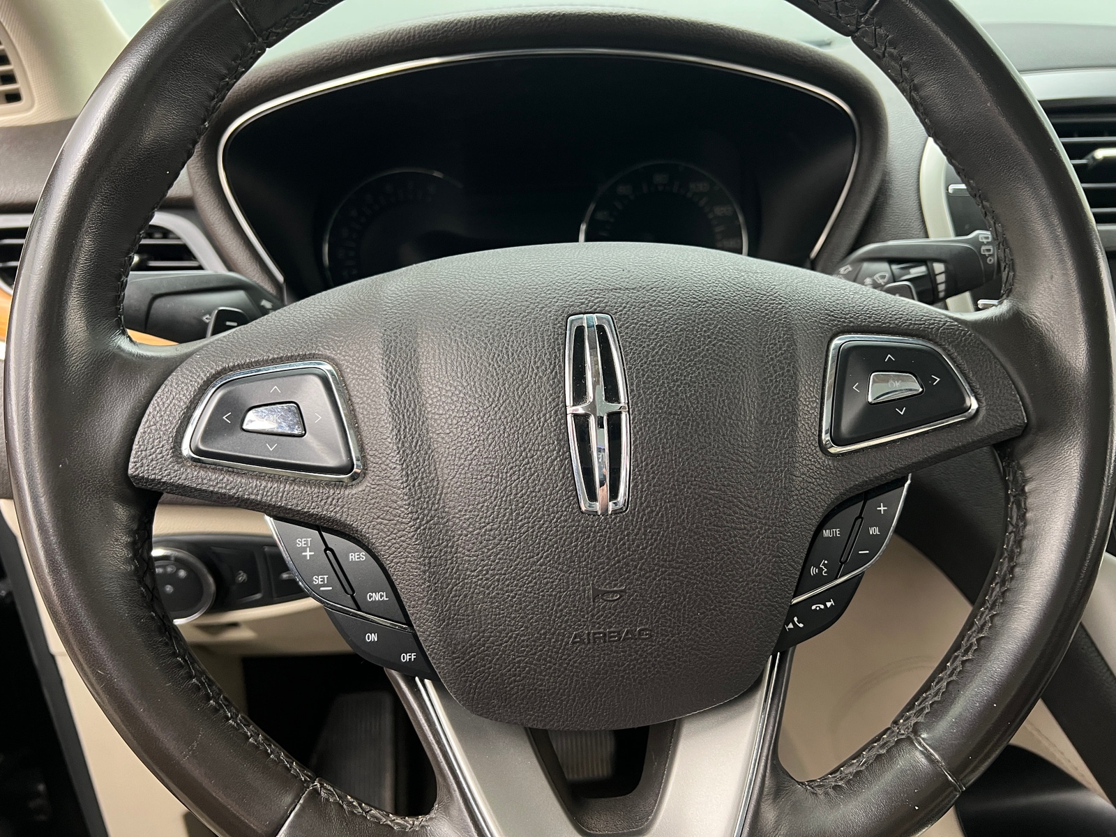Thumbnail: 2019 Lincoln MKC - 4
