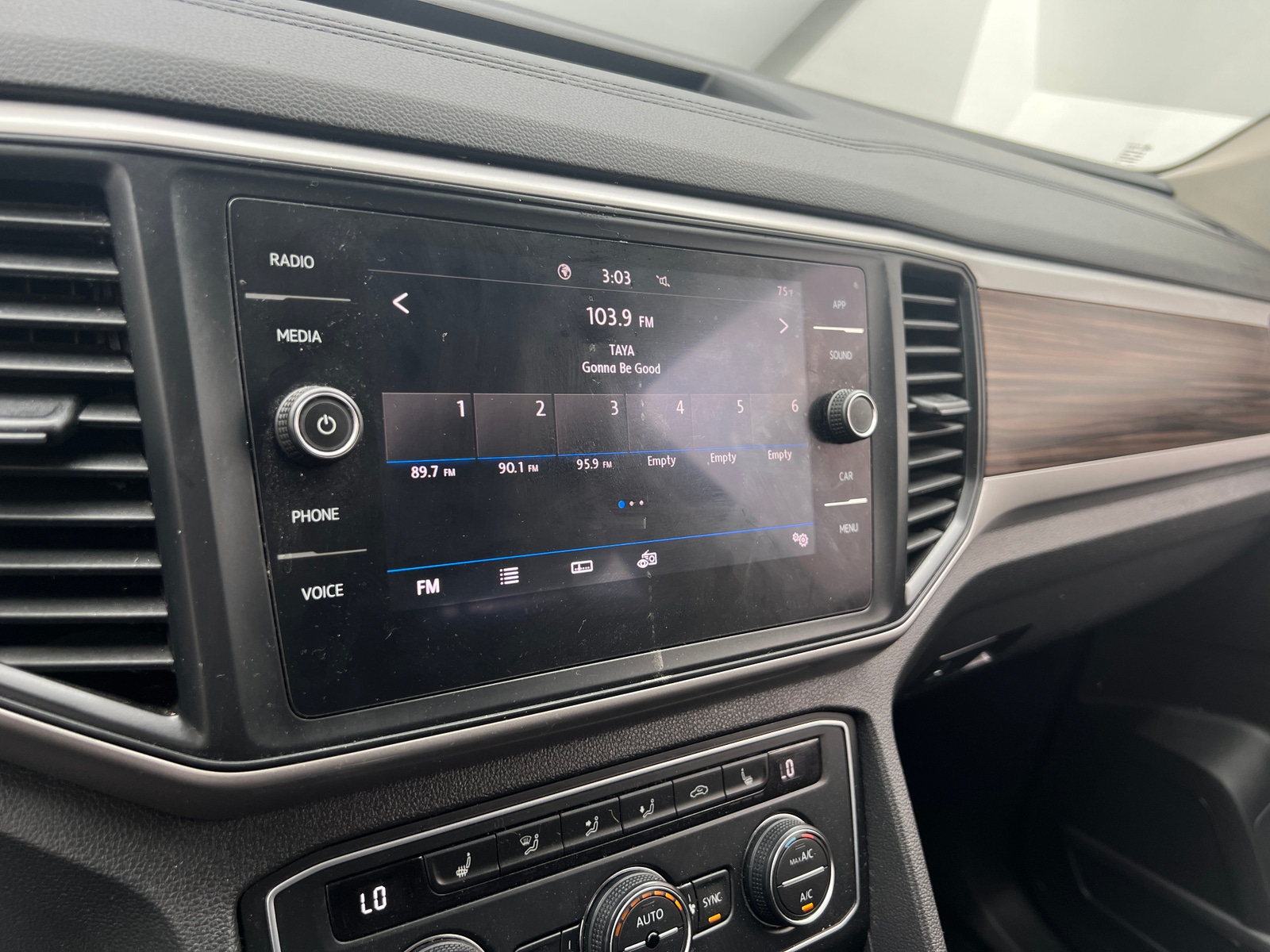 Thumbnail: 2021 Volkswagen Atlas - 3