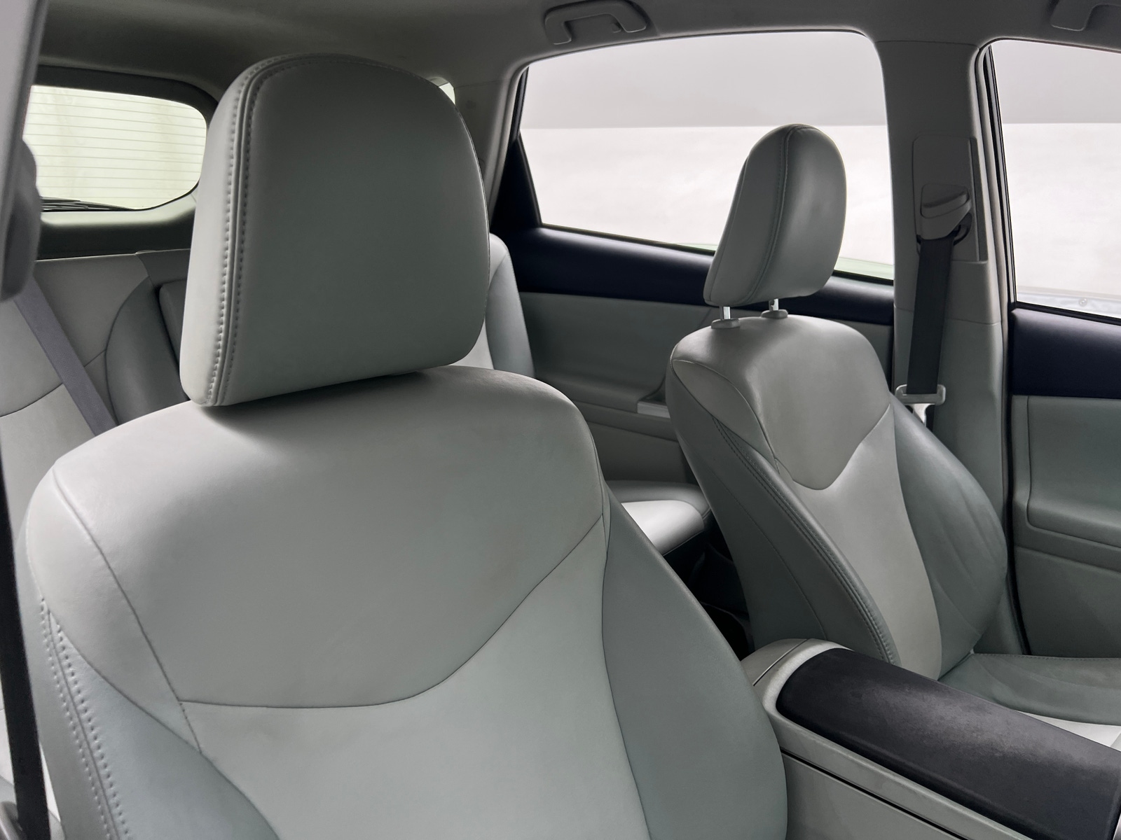 Thumbnail: 2014 Toyota Prius v - 2