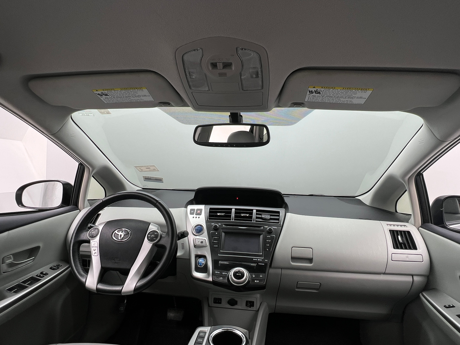 Thumbnail: 2014 Toyota Prius v - 3