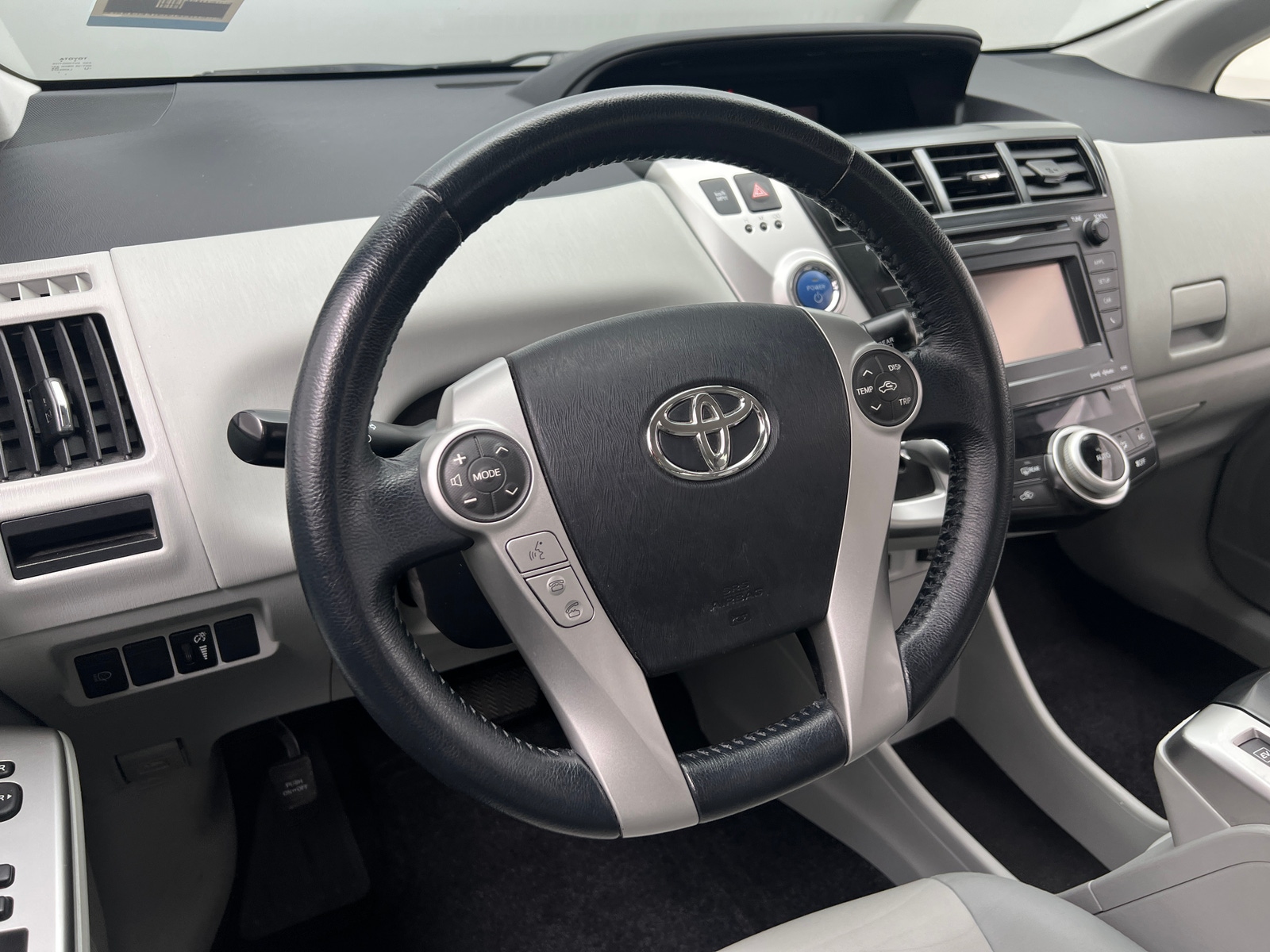 Thumbnail: 2014 Toyota Prius v - 5