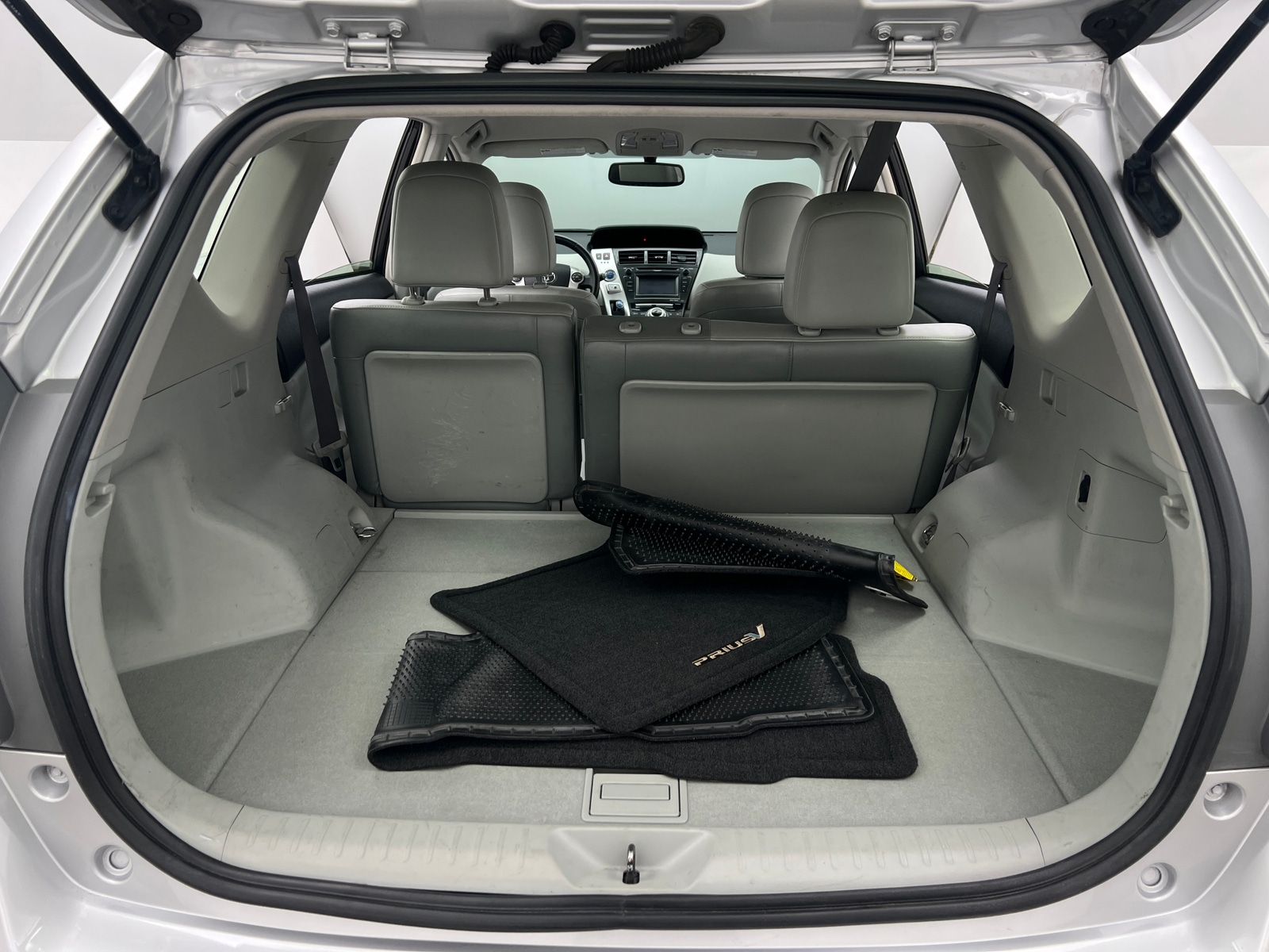 Thumbnail: 2014 Toyota Prius v - 7