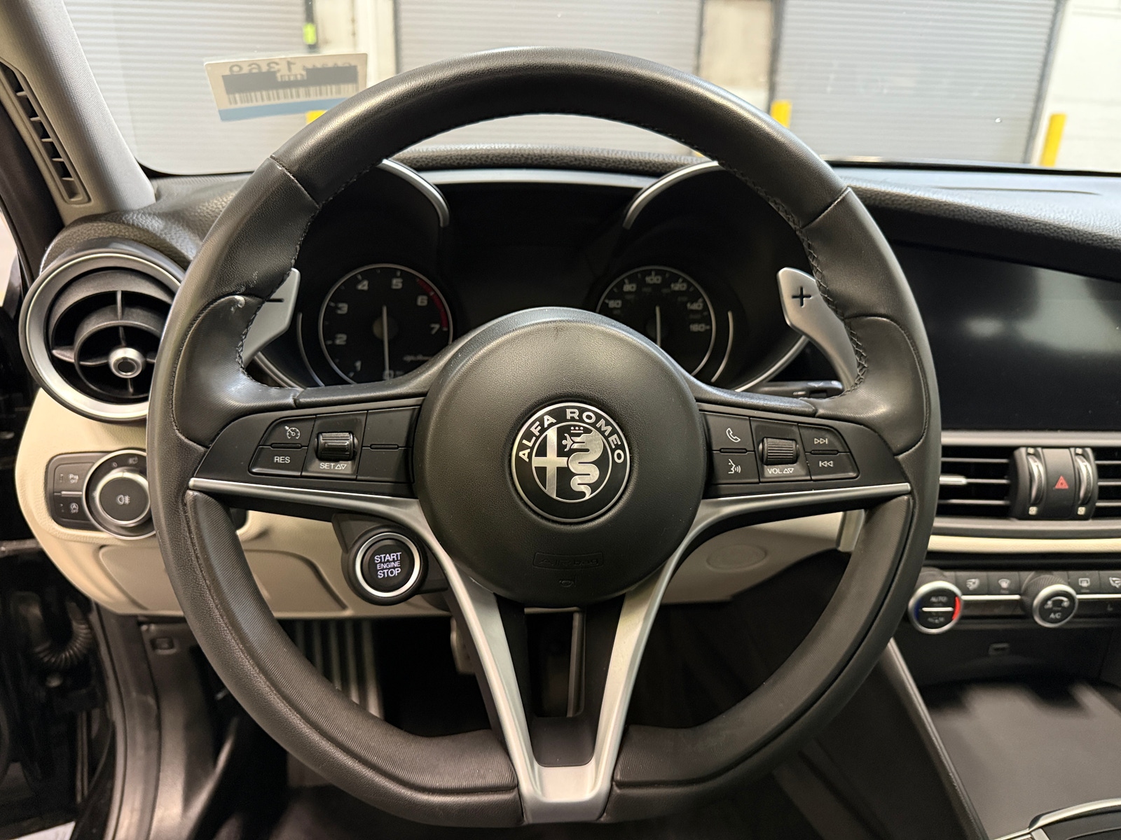 Thumbnail: 2019 Alfa Romeo Giulia - 4