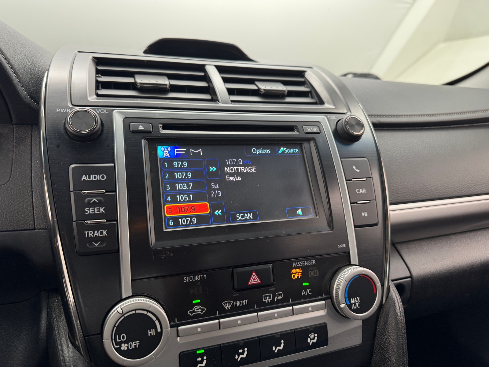 Thumbnail: 2014 Toyota Camry - 4