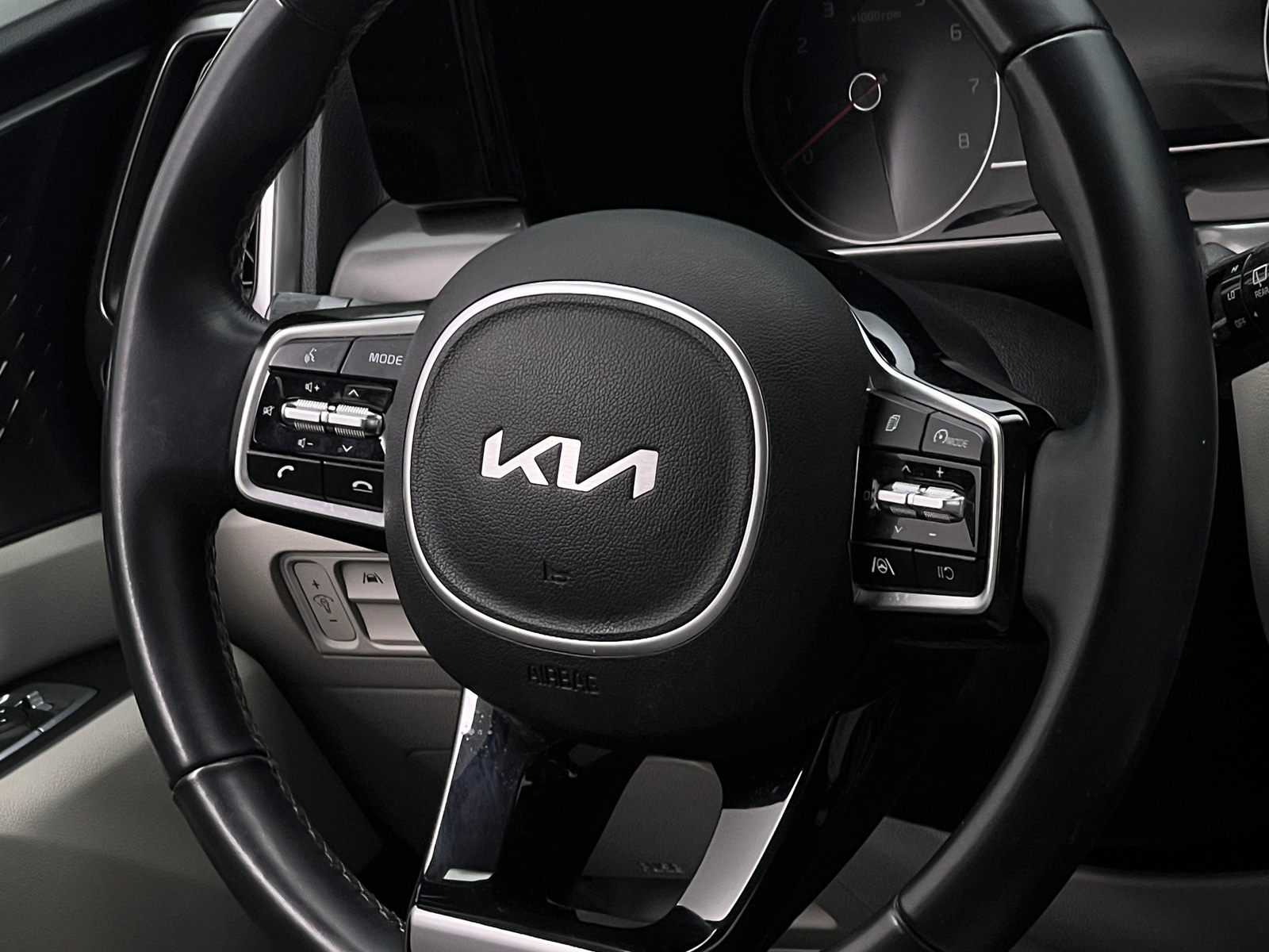 Thumbnail: 2022 Kia Sorento - 4