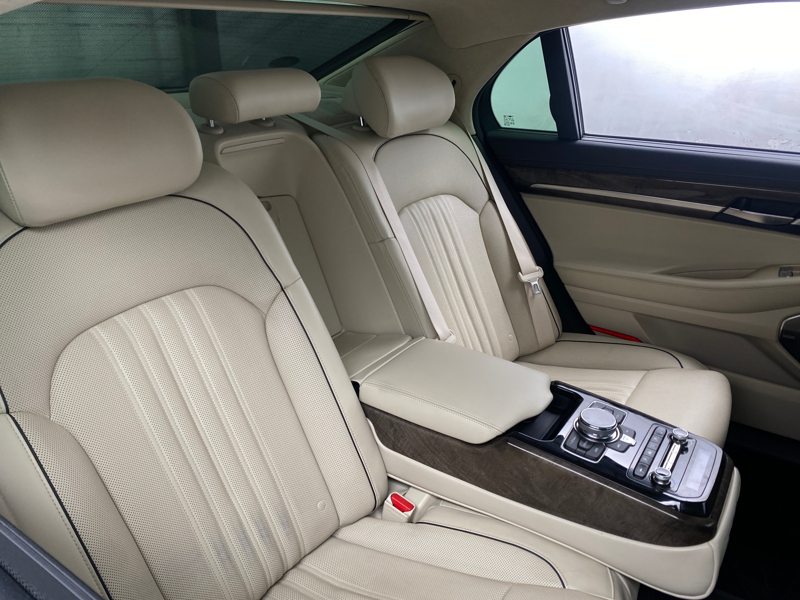 Thumbnail: 2018 Genesis G90 - 5