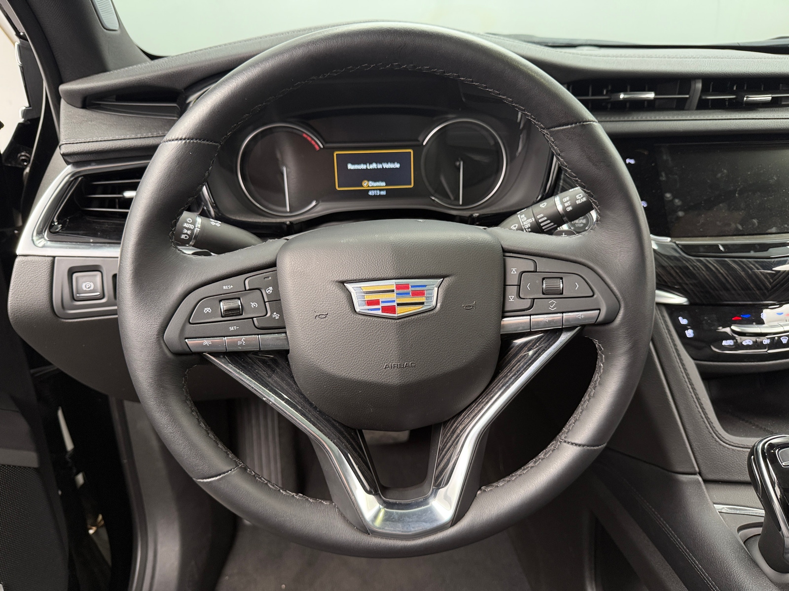 Thumbnail: 2025 Cadillac XT6 - 4