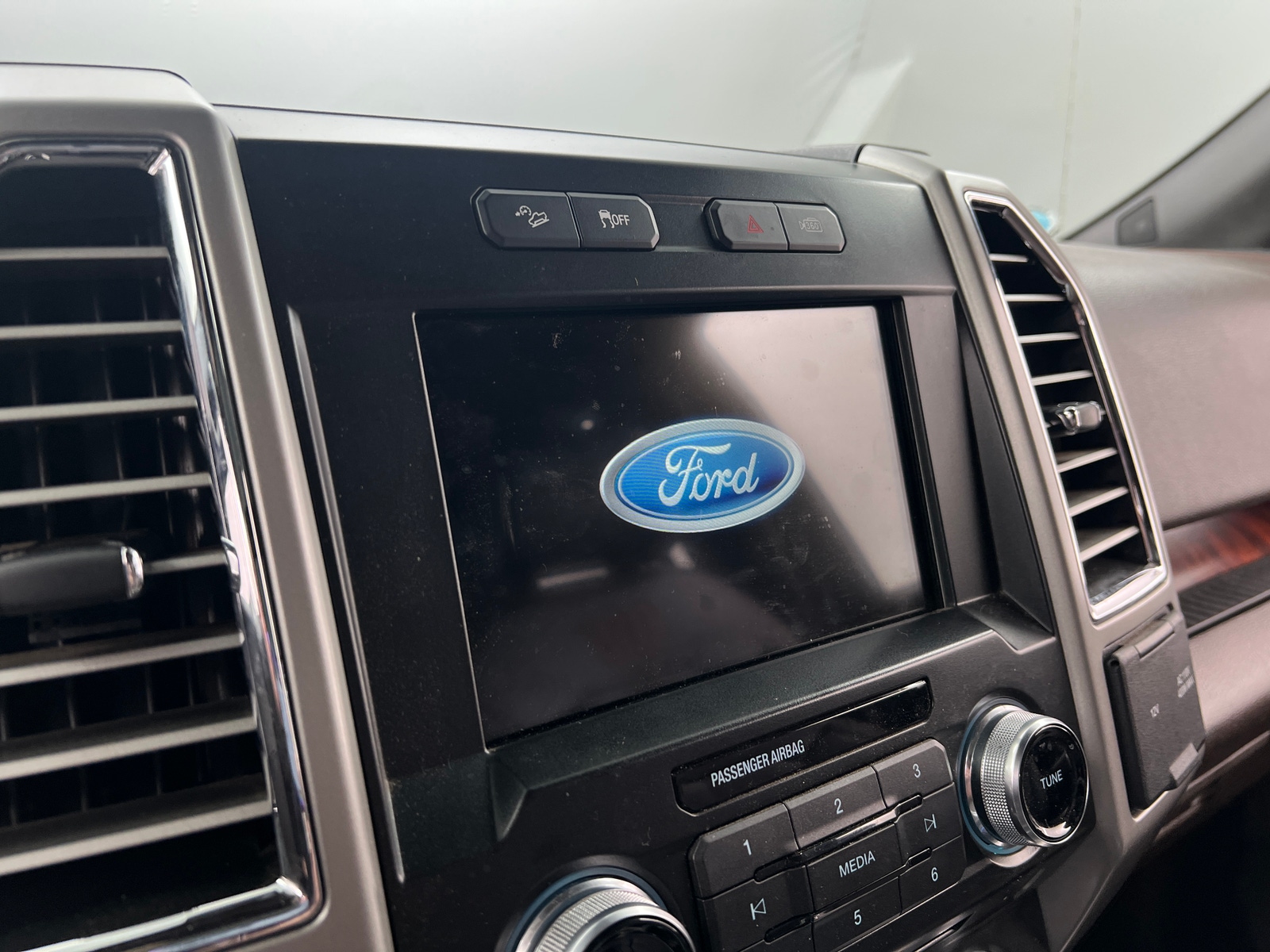 Thumbnail: 2016 Ford Econoline - 3