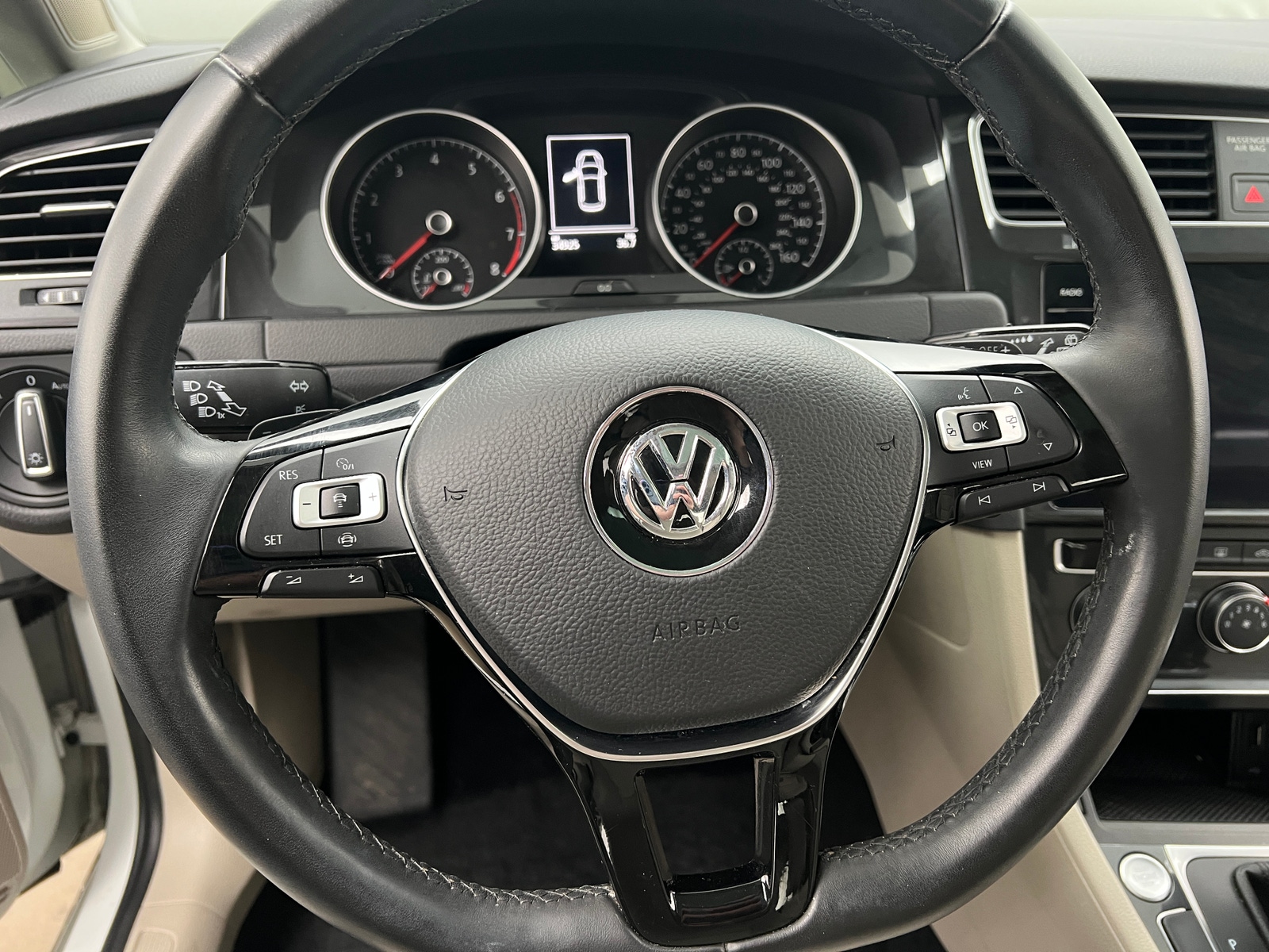 Thumbnail: 2019 Volkswagen Golf - 4