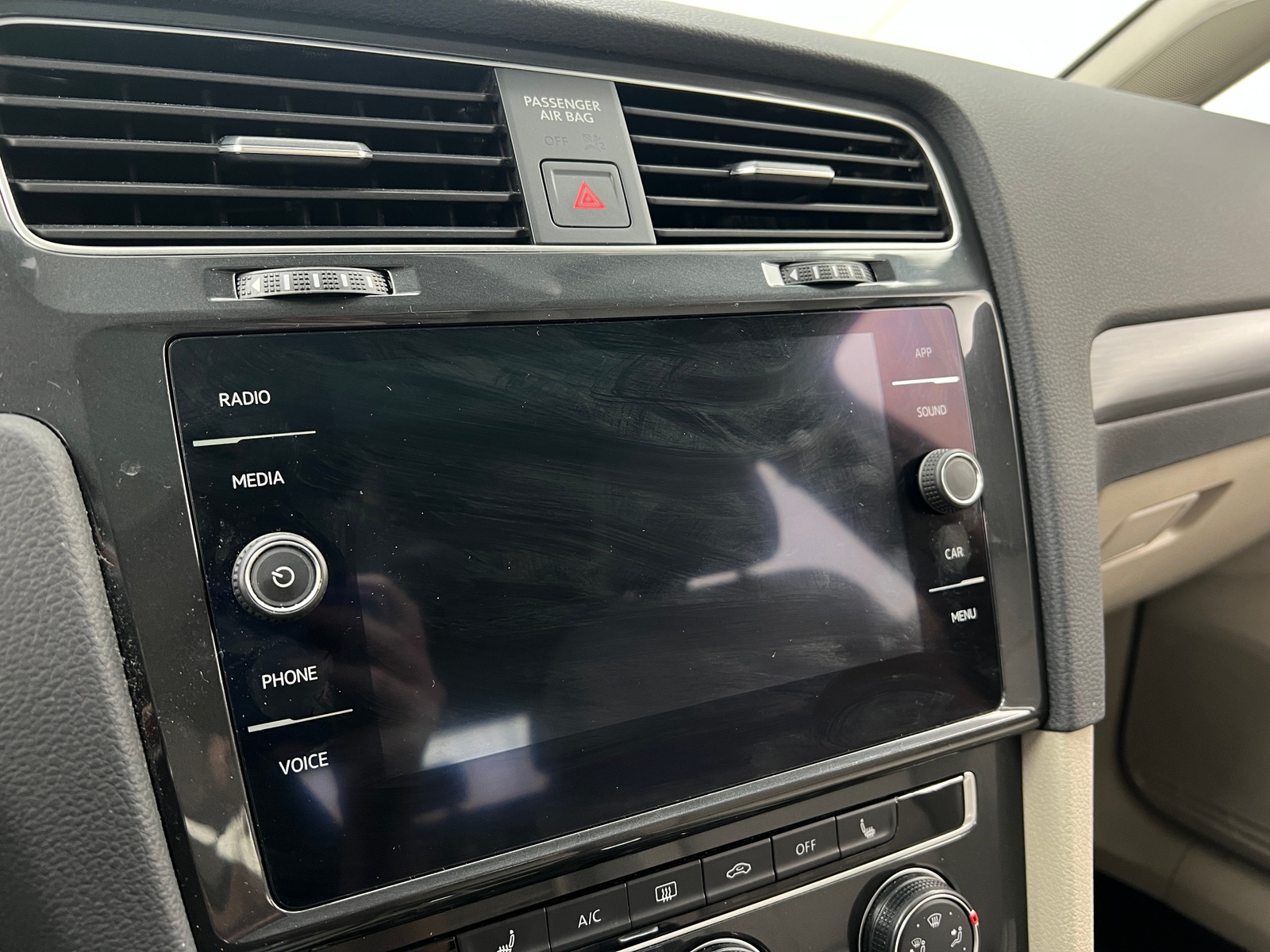 Thumbnail: 2019 Volkswagen Golf - 3