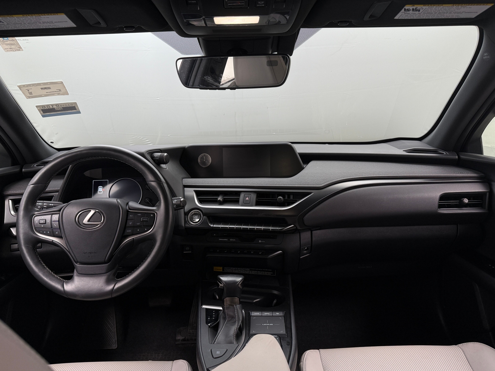 Thumbnail: 2022 Lexus UX - 2