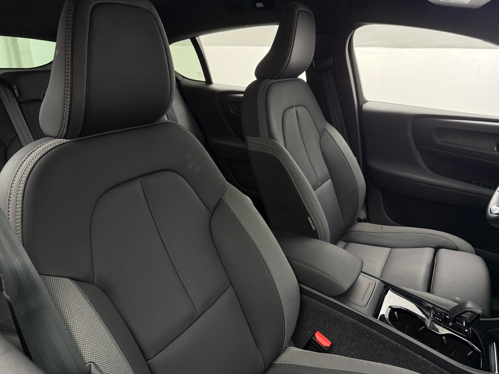 Thumbnail: 2023 Volvo C40 - 2