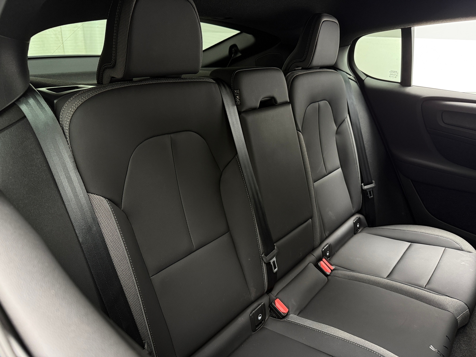 Thumbnail: 2023 Volvo C40 - 6