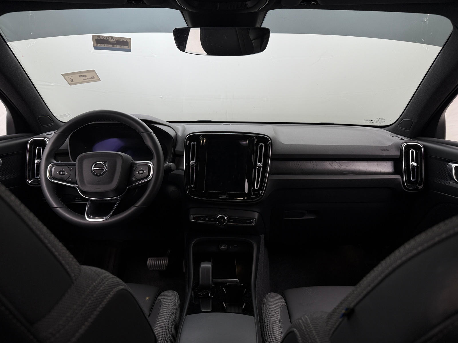 Thumbnail: 2023 Volvo C40 - 3