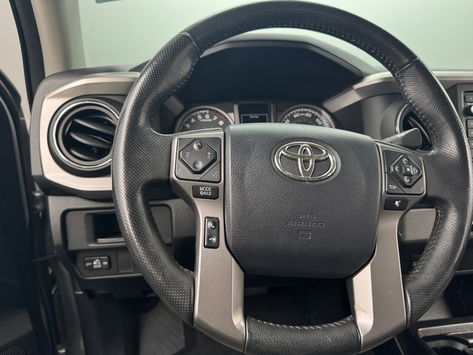 Thumbnail: 2017 Toyota Tacoma - 5