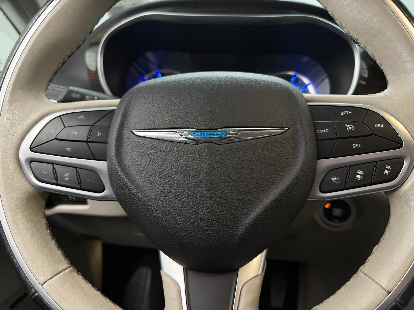 Thumbnail: 2021 Chrysler Pacifica - 4
