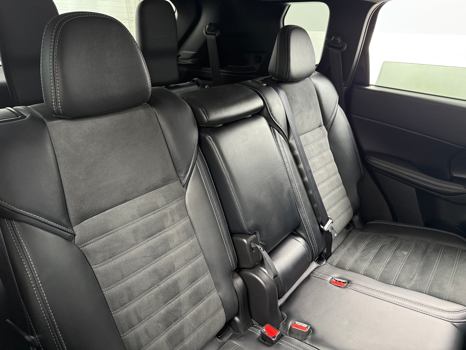 Thumbnail: 2024 Mitsubishi Outlander - 5