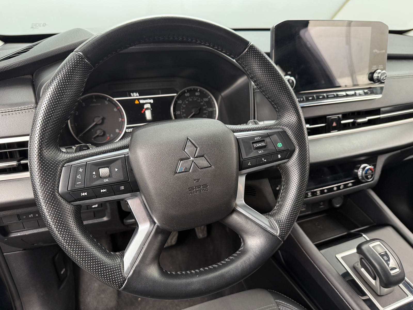 Thumbnail: 2024 Mitsubishi Outlander - 4