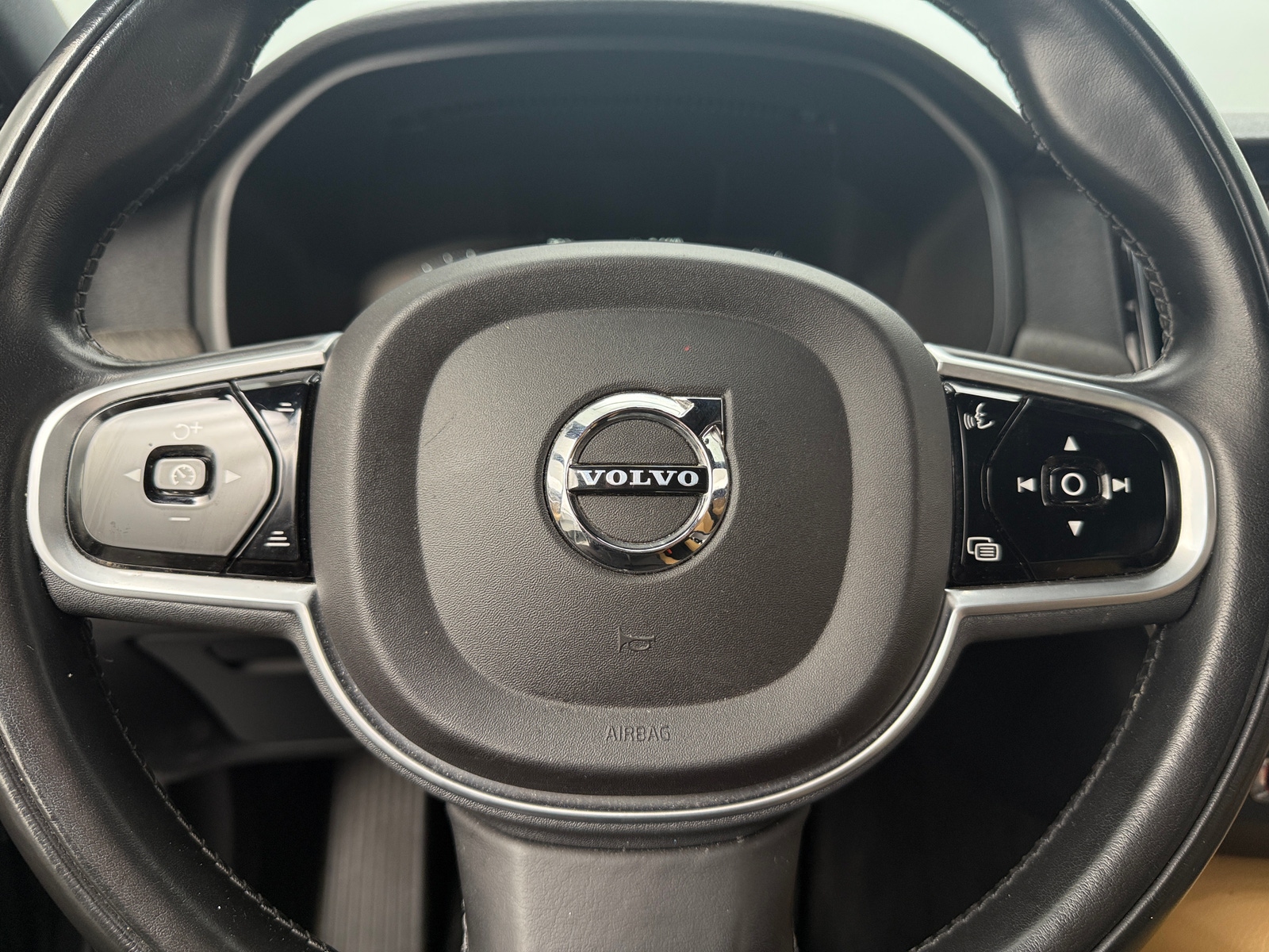 Thumbnail: 2019 Volvo V90 - 4