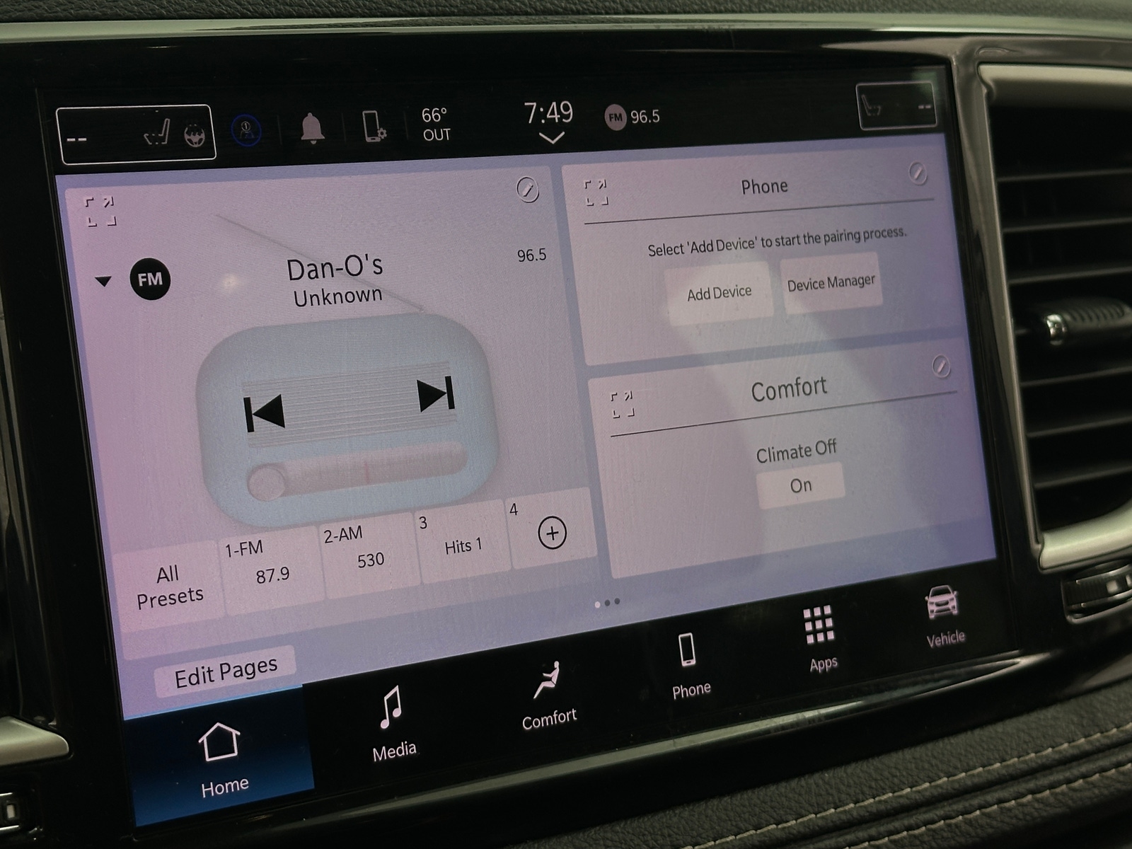 Thumbnail: 2022 Chrysler Pacifica - 3