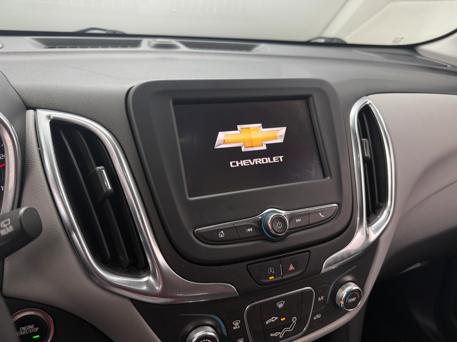 Thumbnail: 2022 Chevrolet Equinox - 4