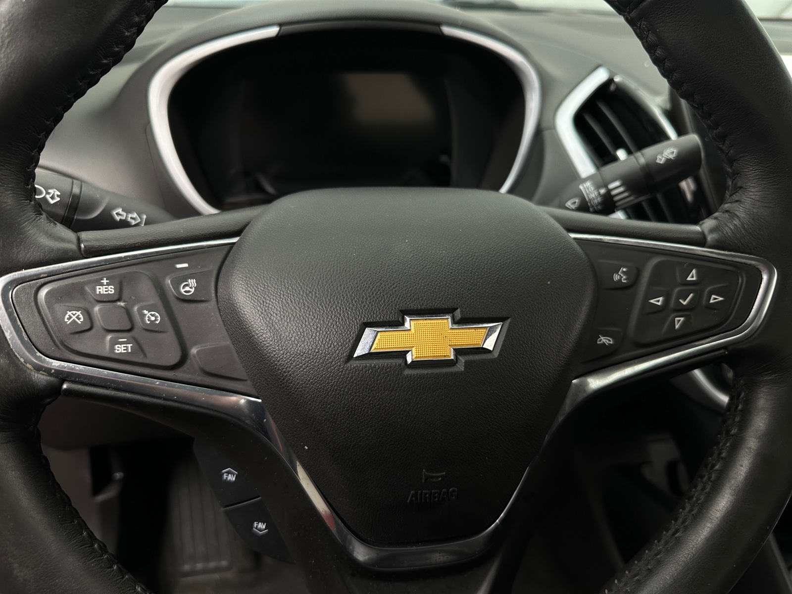 Thumbnail: 2017 Chevrolet Volt - 5