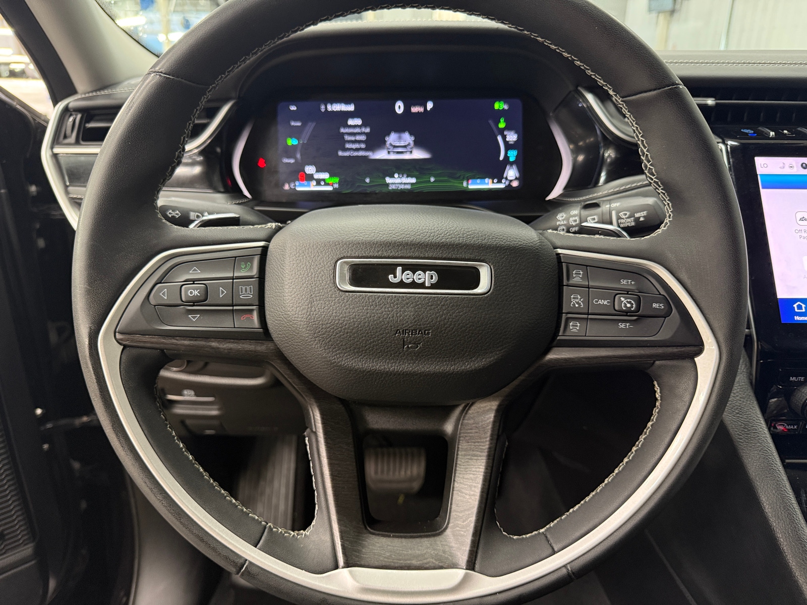 Thumbnail: 2022 Jeep Grand Cherokee - 4