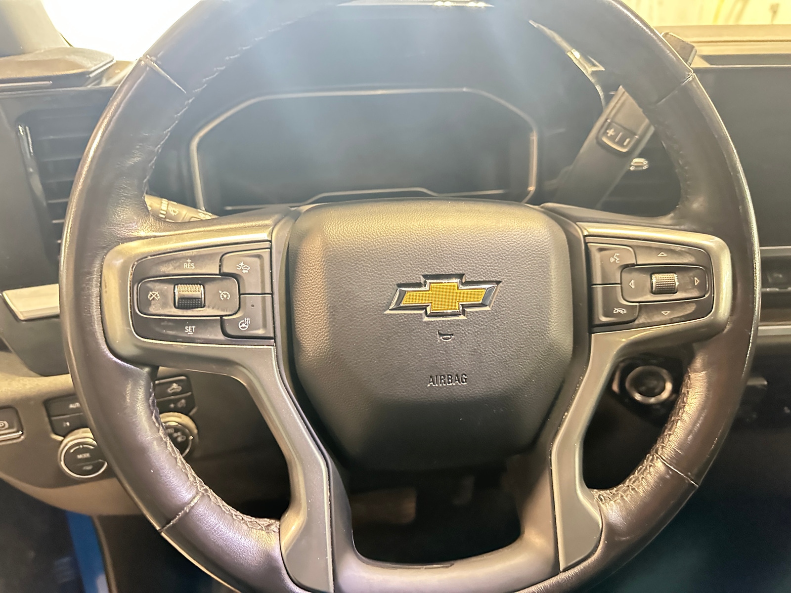 Thumbnail: 2022 Chevrolet Silverado 1500 - 5