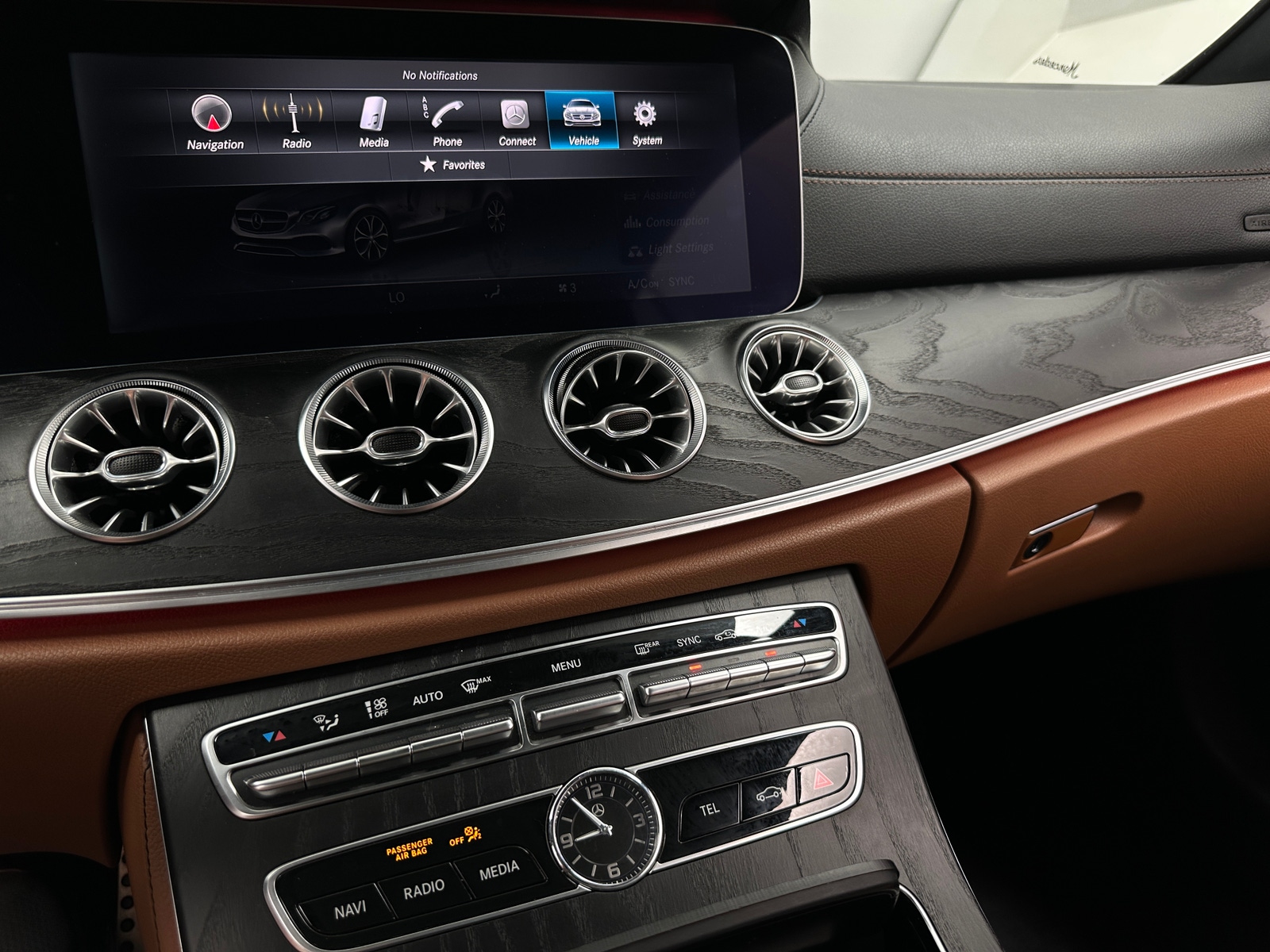 Thumbnail: 2018 Mercedes-Benz E-Class - 2