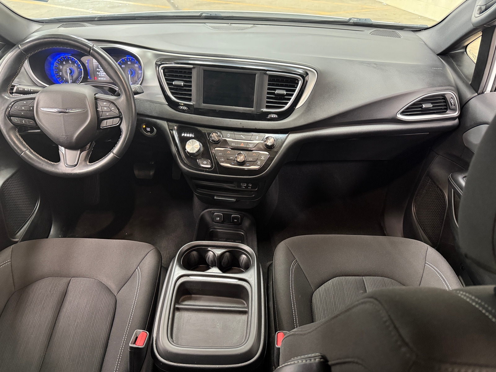 Thumbnail: 2018 Chrysler Pacifica - 3