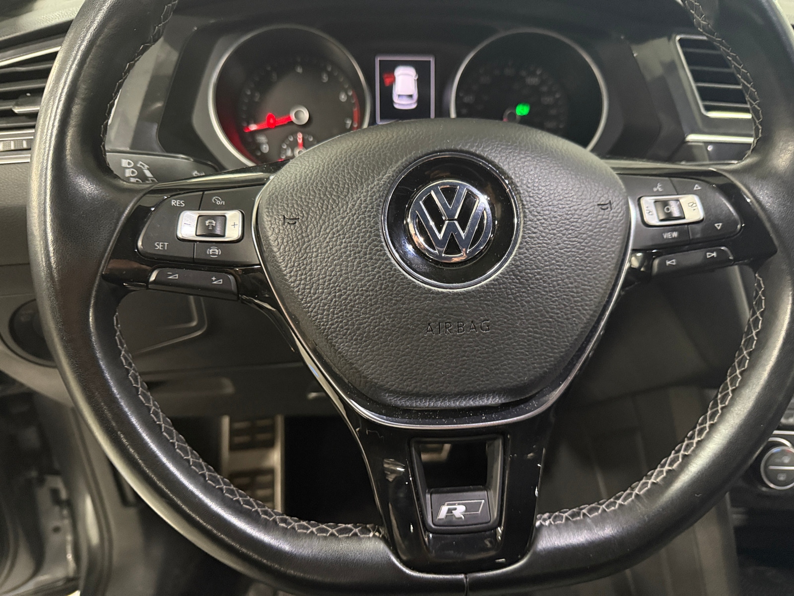 Thumbnail: 2021 Volkswagen Tiguan - 4
