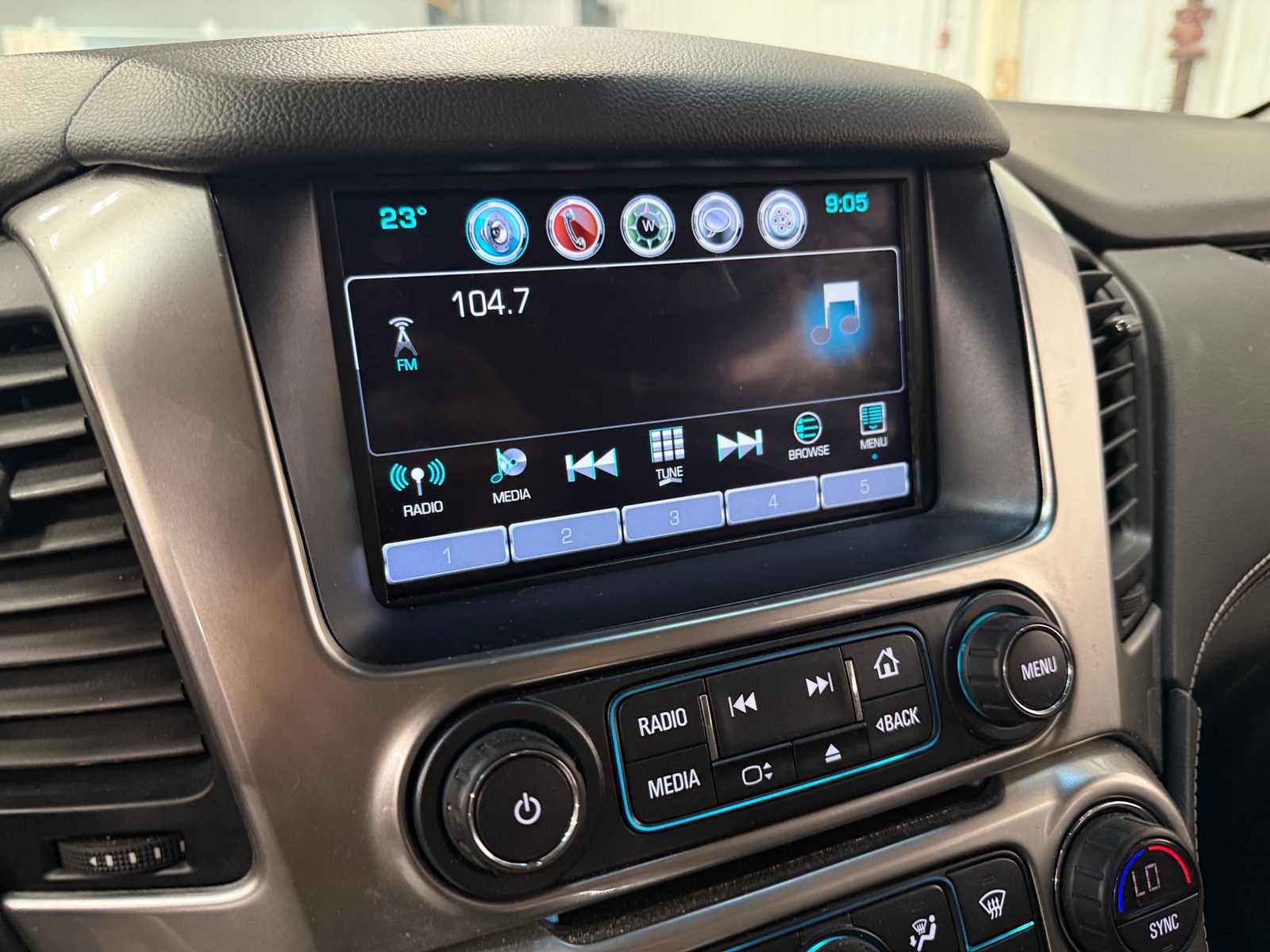 Thumbnail: 2019 Chevrolet Tahoe - 3