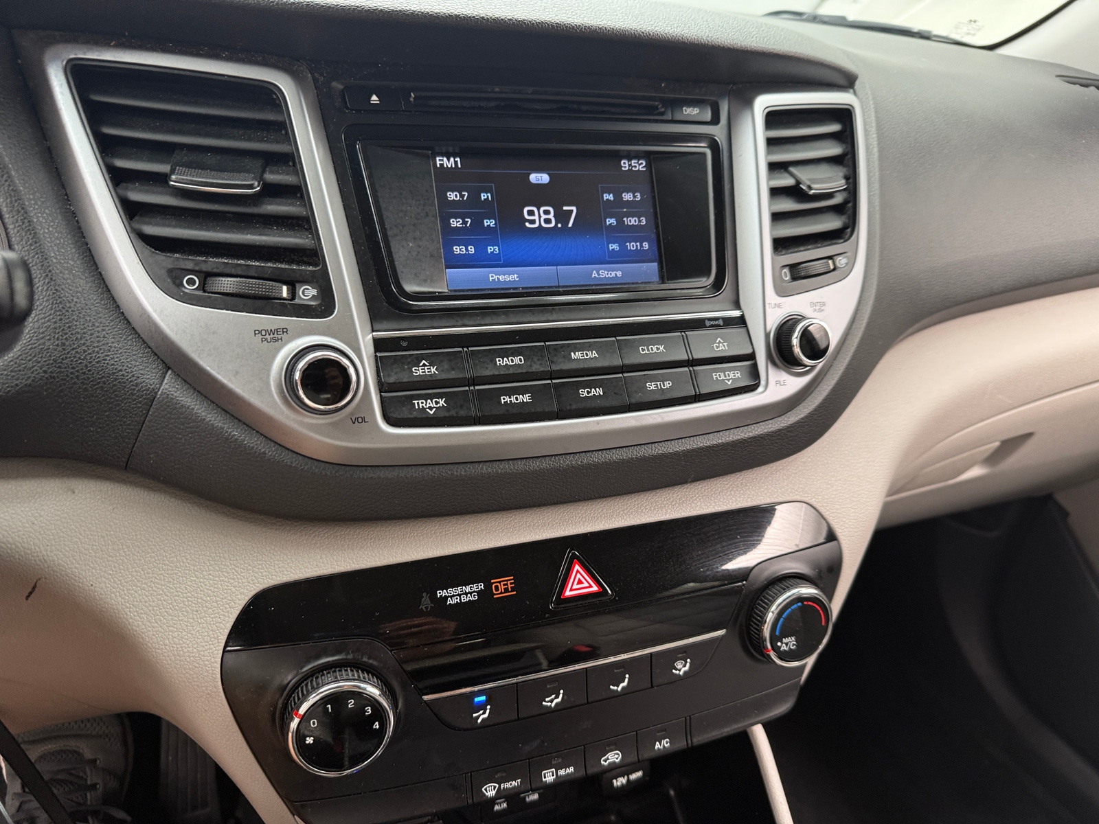 Thumbnail: 2017 Hyundai Tucson - 4