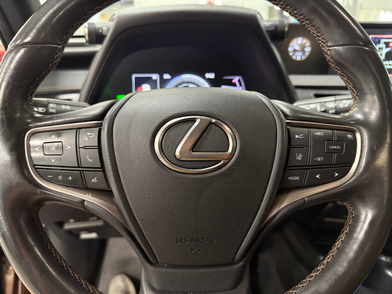 Thumbnail: 2020 Lexus UX - 4