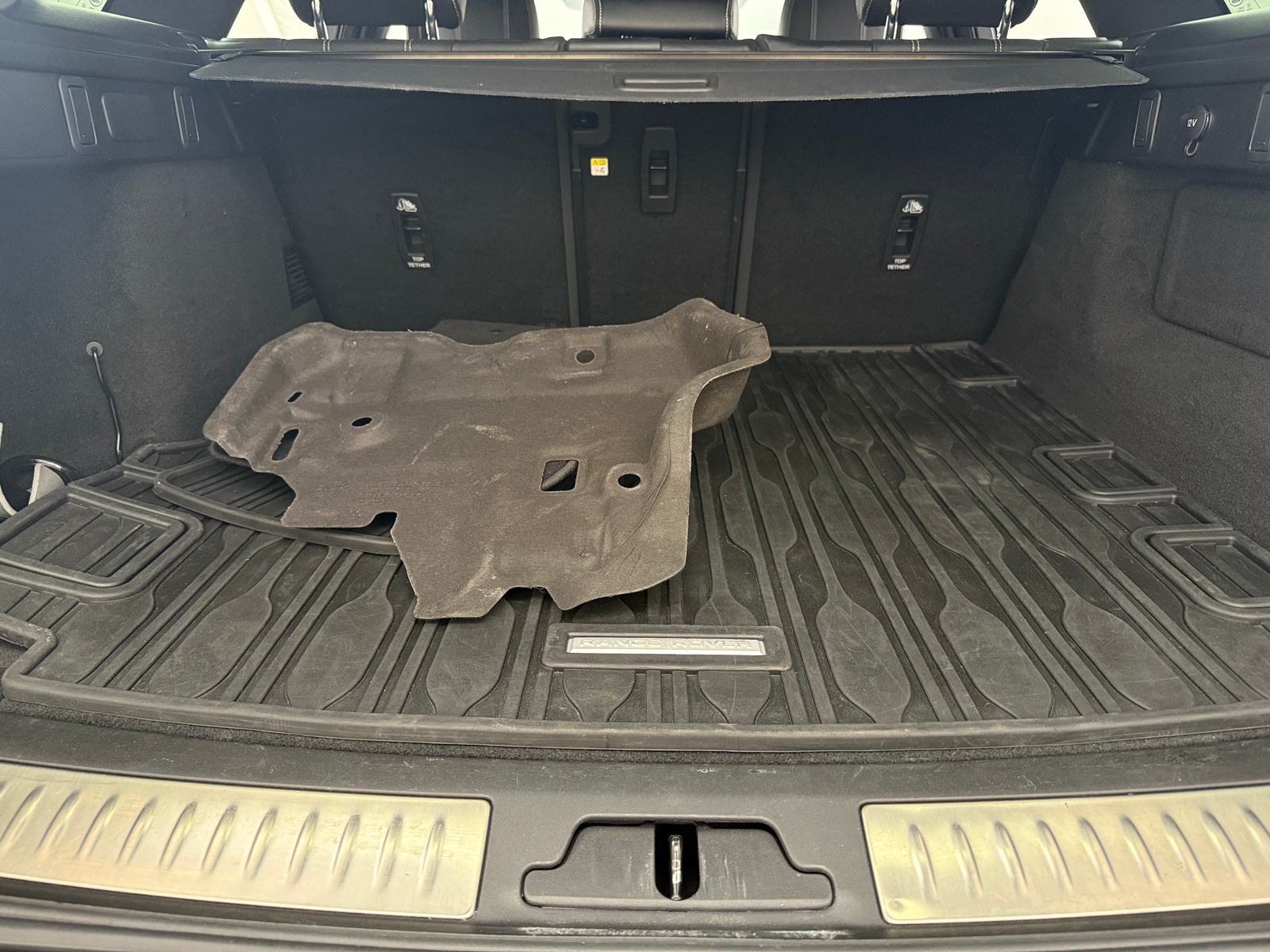 Thumbnail: 2021 Land Rover Range Rover Velar - 6