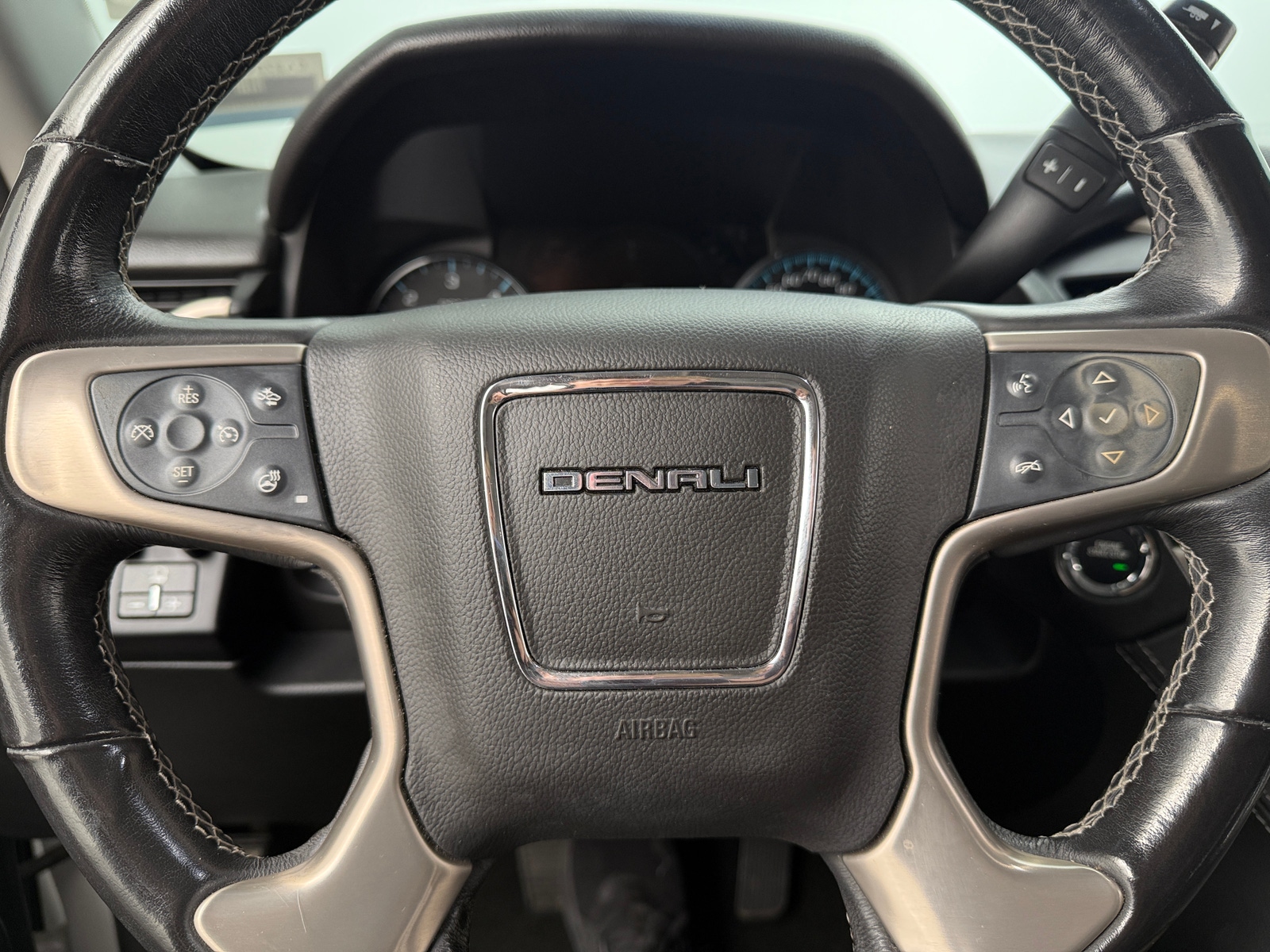 Thumbnail: 2018 GMC Yukon XL - 4