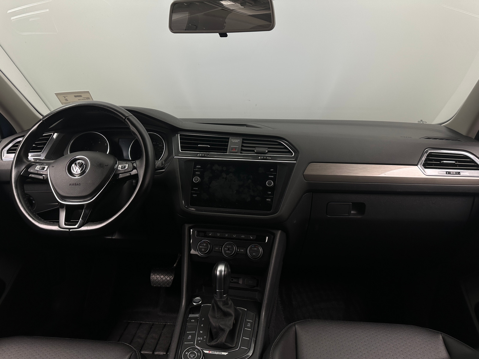 Thumbnail: 2018 Volkswagen Tiguan - 2