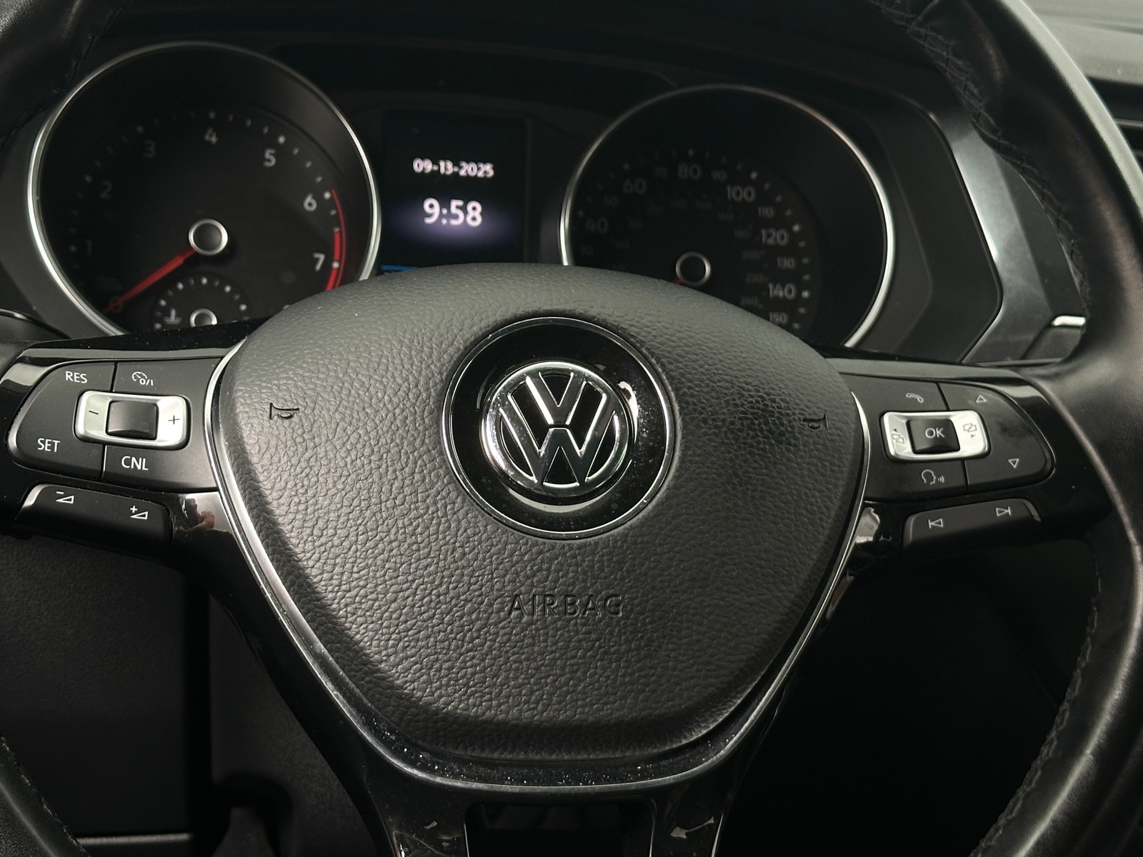 Thumbnail: 2018 Volkswagen Tiguan - 4