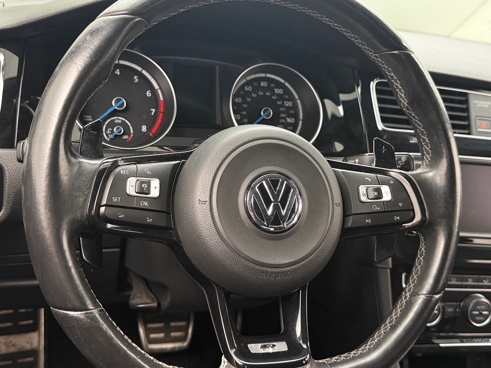 Thumbnail: 2016 Volkswagen Golf - 4
