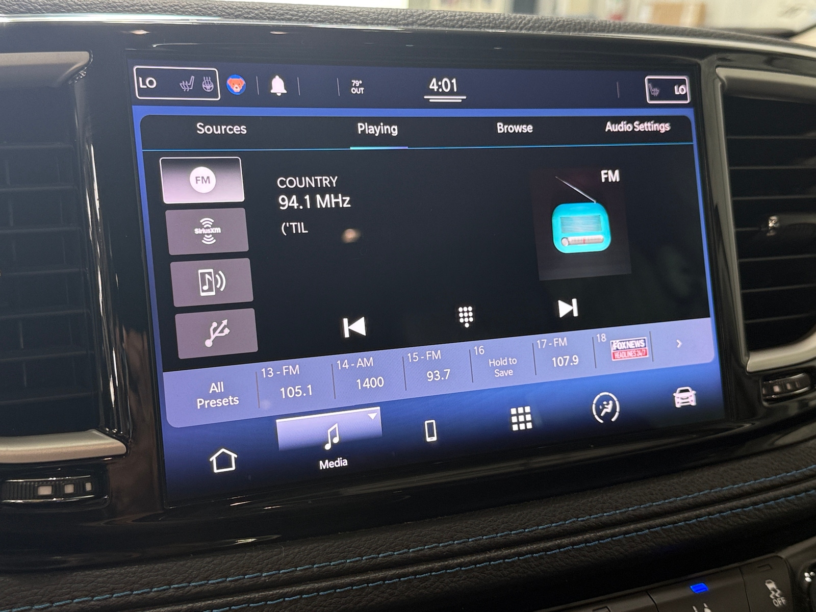 Thumbnail: 2021 Chrysler Pacifica - 3