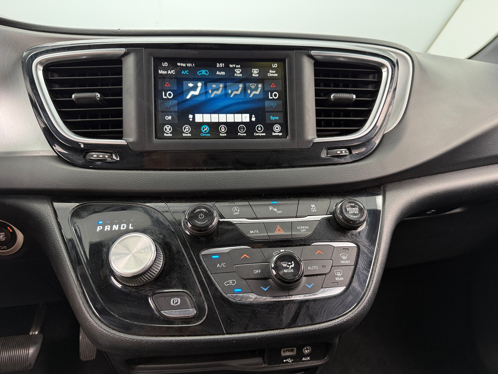 Thumbnail: 2018 Chrysler Pacifica - 4