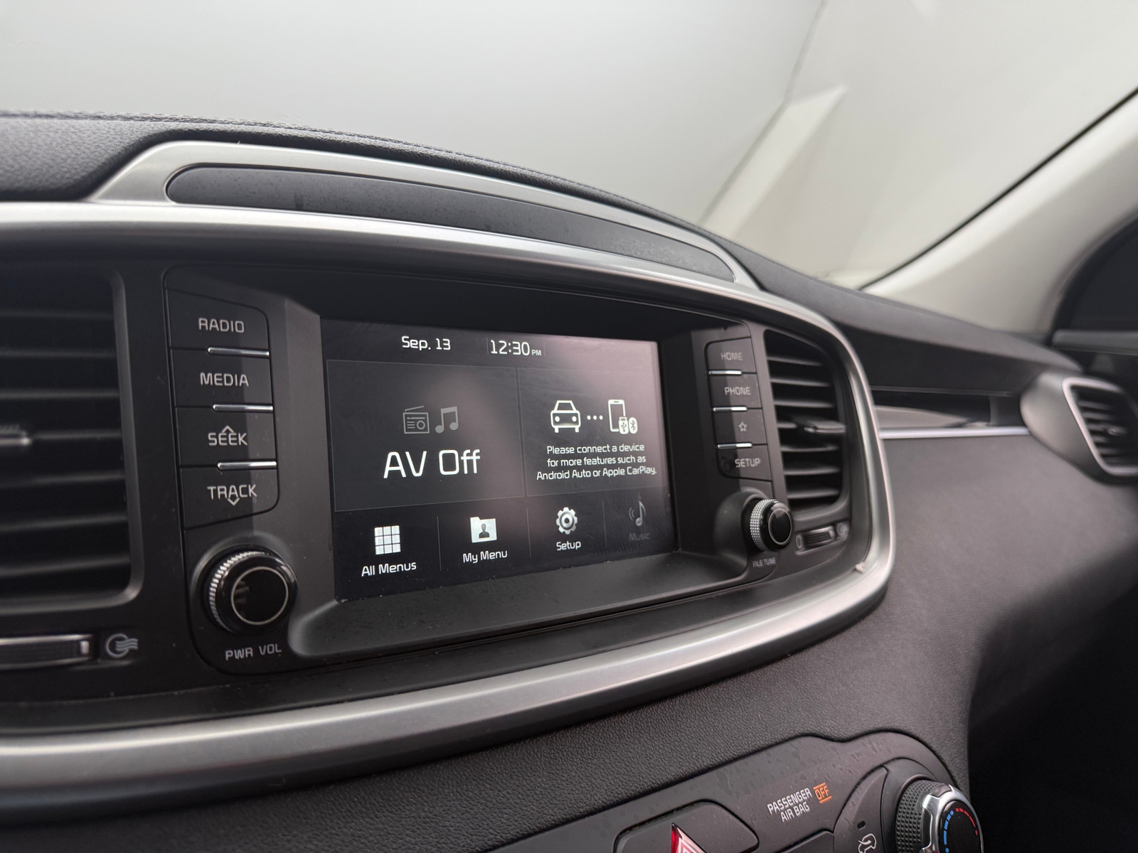 Thumbnail: 2019 Kia Sorento - 4