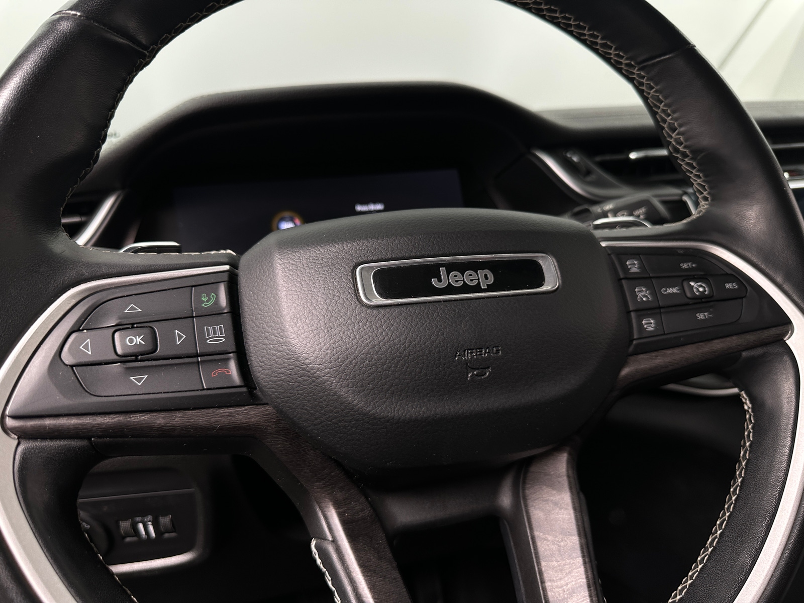 Thumbnail: 2021 Jeep Grand Cherokee L - 4