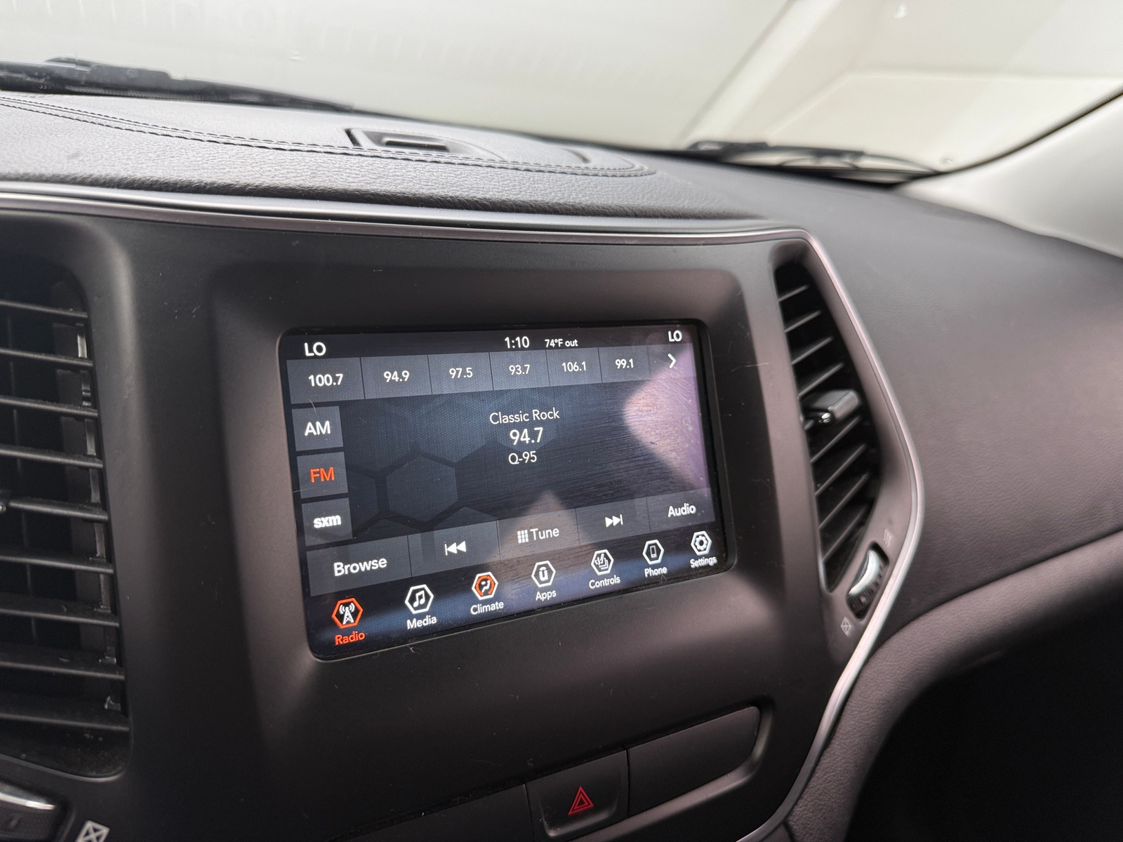 Thumbnail: 2019 Jeep Cherokee - 4