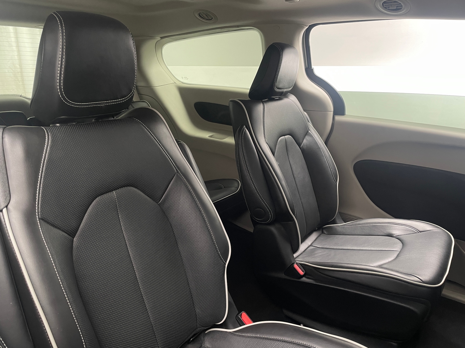 Thumbnail: 2023 Chrysler Pacifica - 5