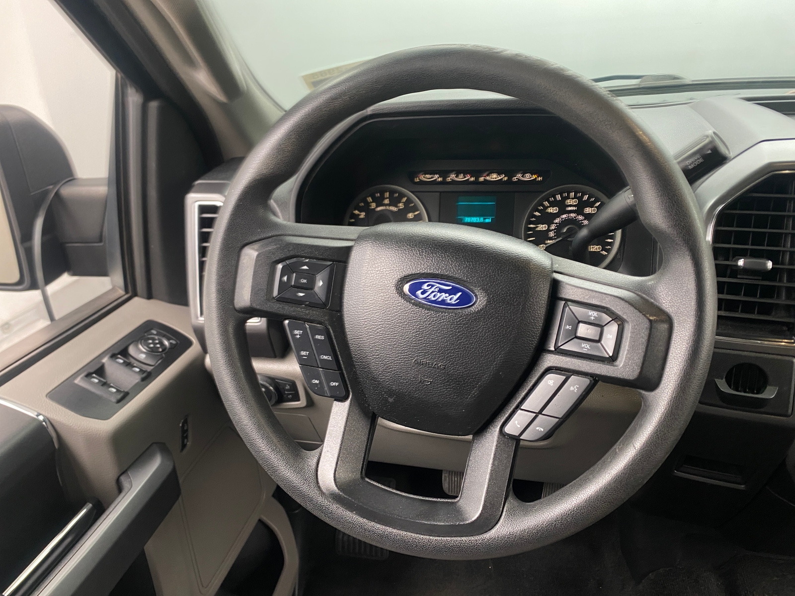Thumbnail: 2018 Ford Econoline - 5