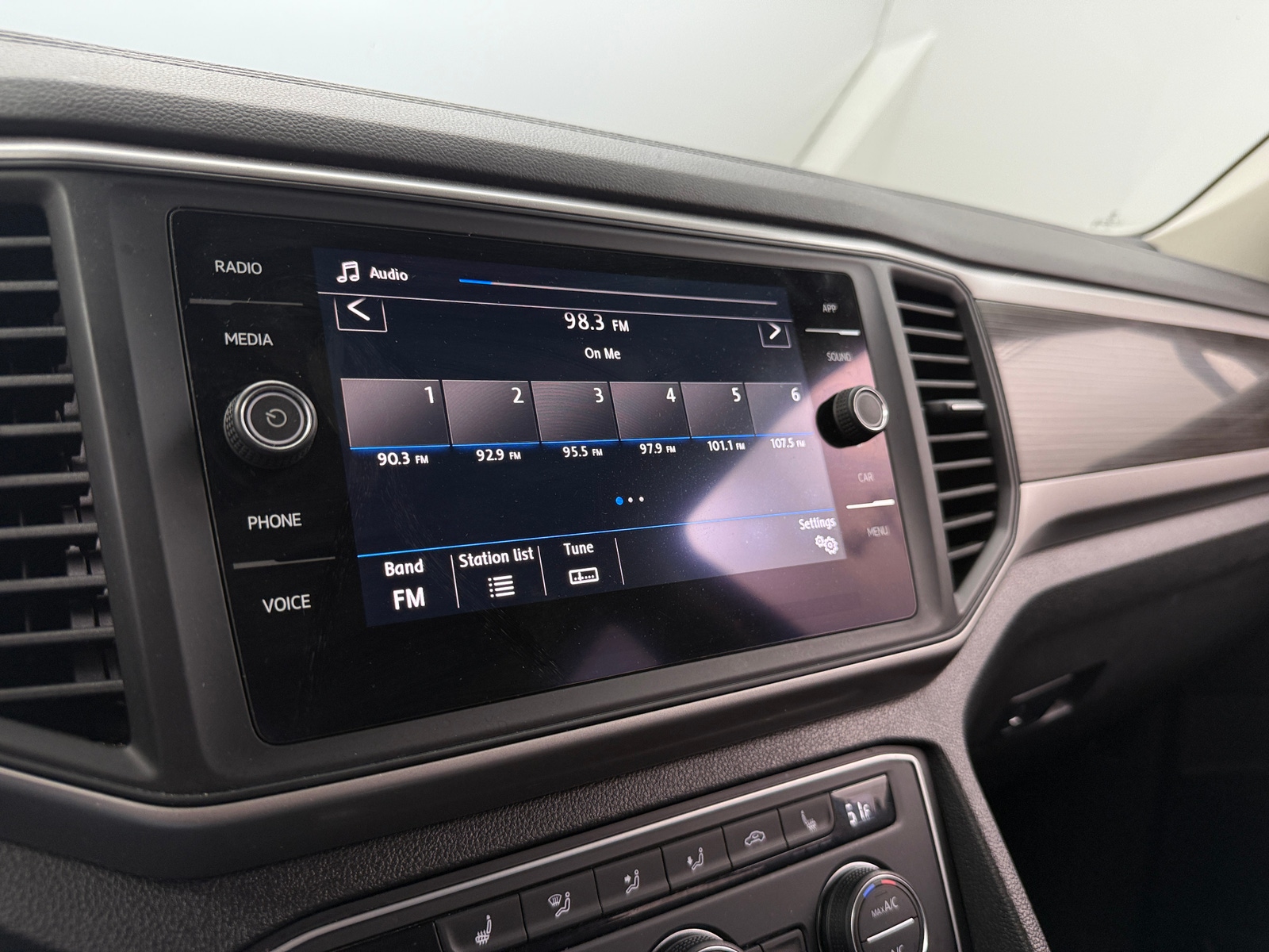 Thumbnail: 2020 Volkswagen Atlas - 3
