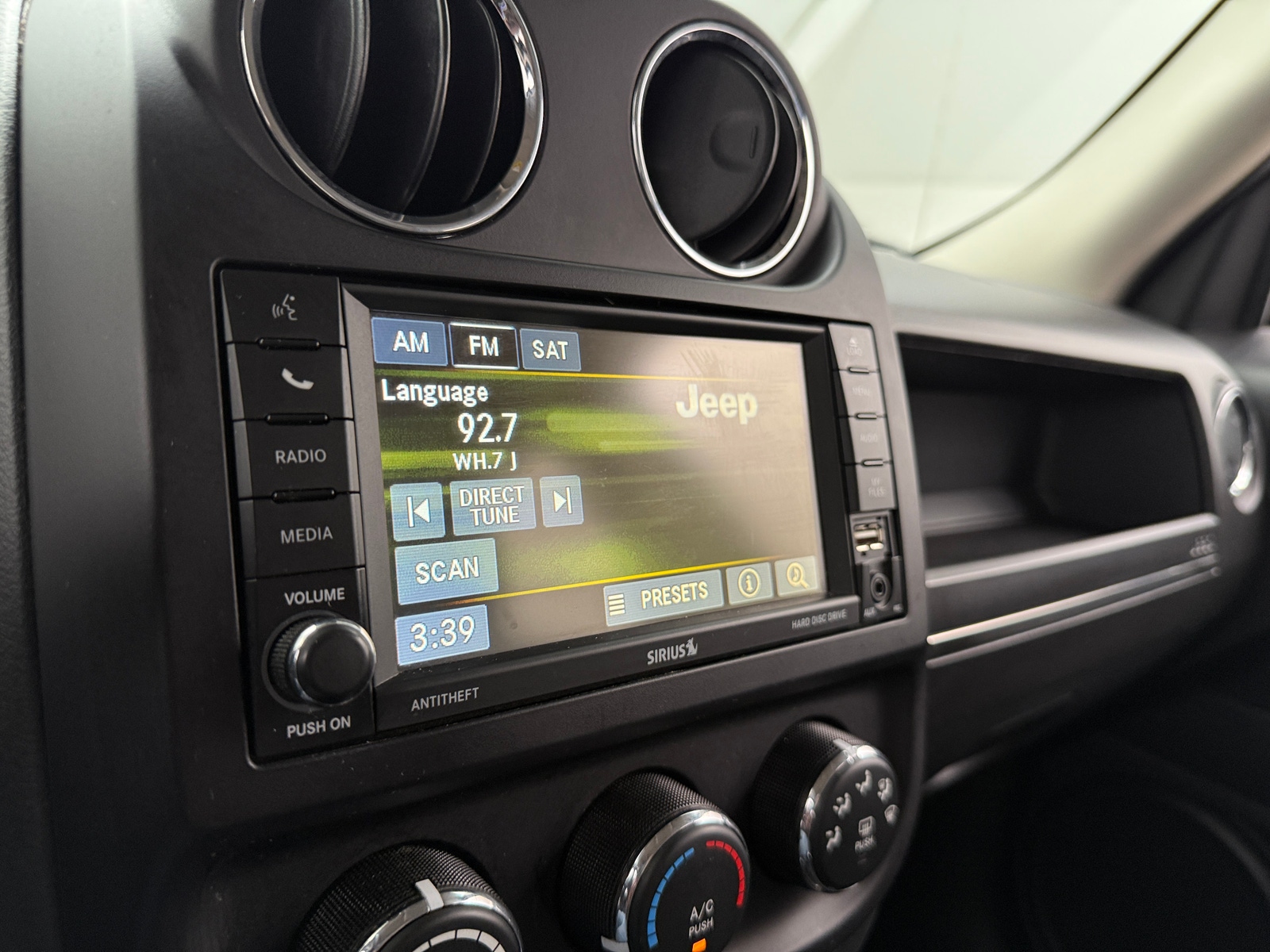 Thumbnail: 2015 Jeep Patriot - 3